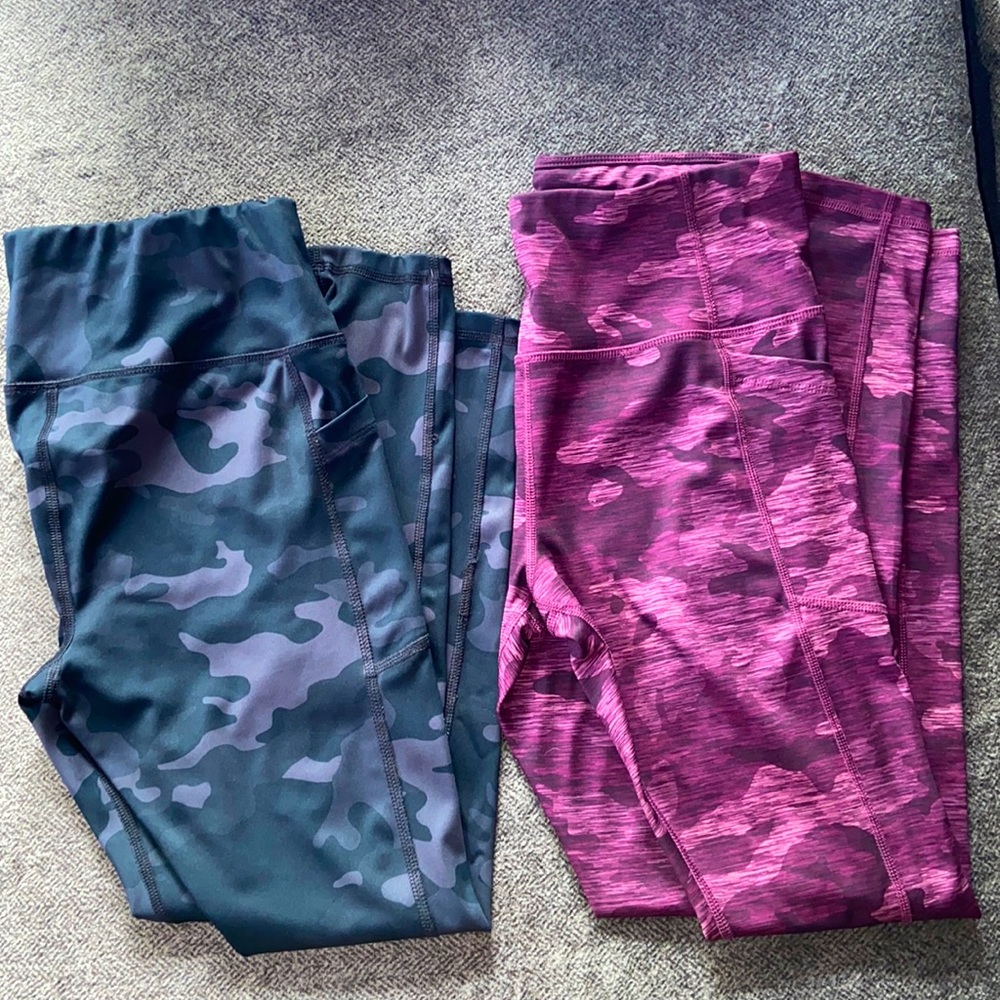 Lot of 2 pairs CAMO leggings